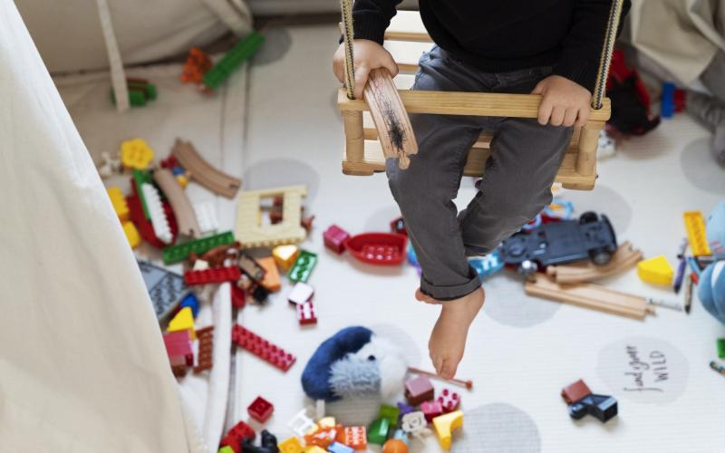 Play equipment assembly